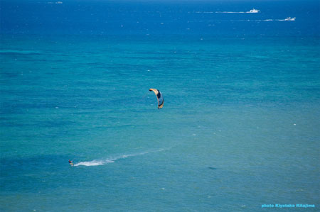 001石垣島：Blue sea & kitesurfing